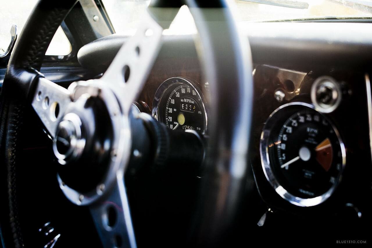 automobile-voiture-photographe-photo-reportage-Blue1310-agence-de-communication-branding-graphiste-annecy-paris-geneve