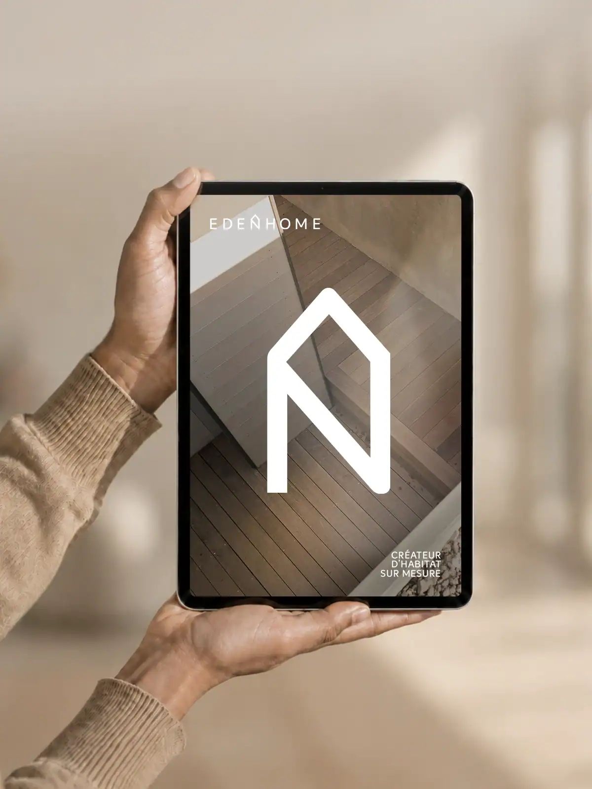 Identit&eacute; visuelle Eden Home pr&eacute;sent&eacute;e sur une tablette avec le symbole de maison