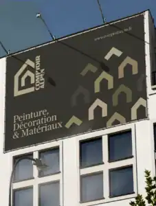 Mock-up de façade Comptoir Alpin conçu par Blue1310, direction artistique et création de marque pour une enseigne de peinture, décoration et matériaux en Haute-Savoie.