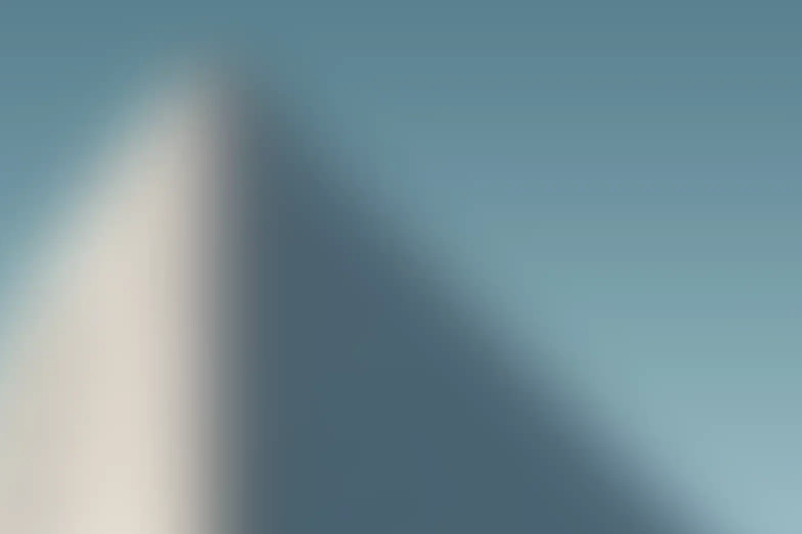 Illustration abstraite évoquant le branding comme outil de compétitivité, la valeur perçue et l’alignement de marque pour Blue1310.