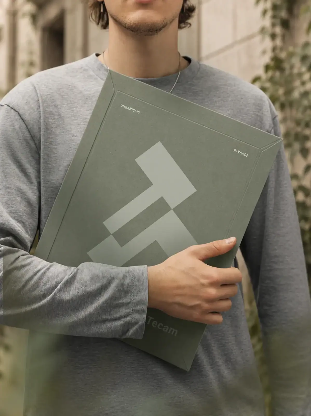 Pochette de présentation Tecam avec identité visuelle pour un bureau d’études en urbanisme, paysage et environnement.