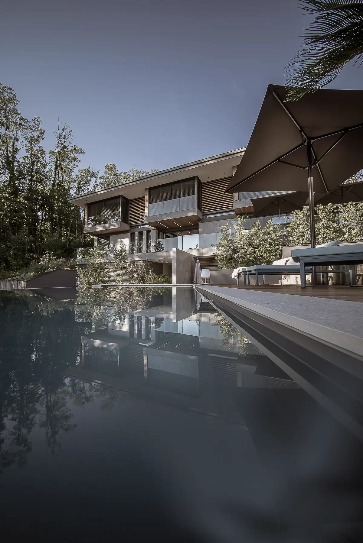 Villa contemporaine avec piscine photographiée lors d’un reportage d’architecture à Genève