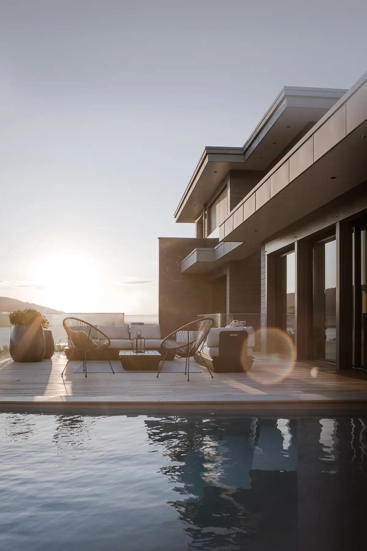Villa contemporaine avec terrasse et piscine face au lac Léman
